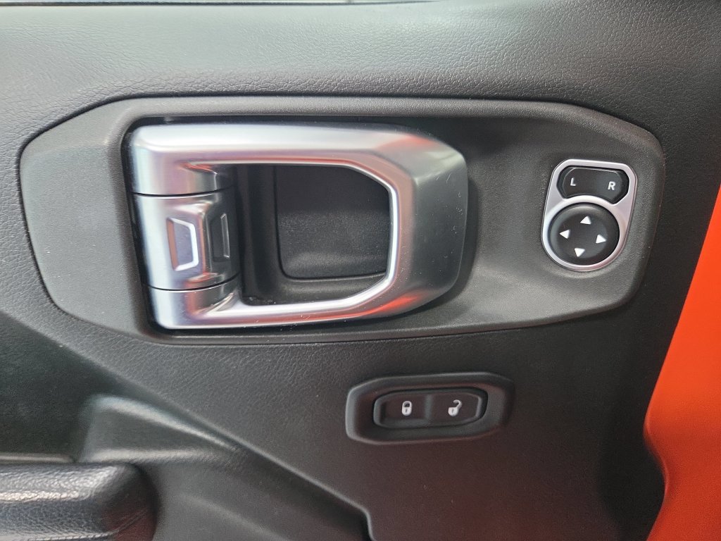 Used 2018 Jeep Wrangler Unlimited Sport S AWD/4WD image 25