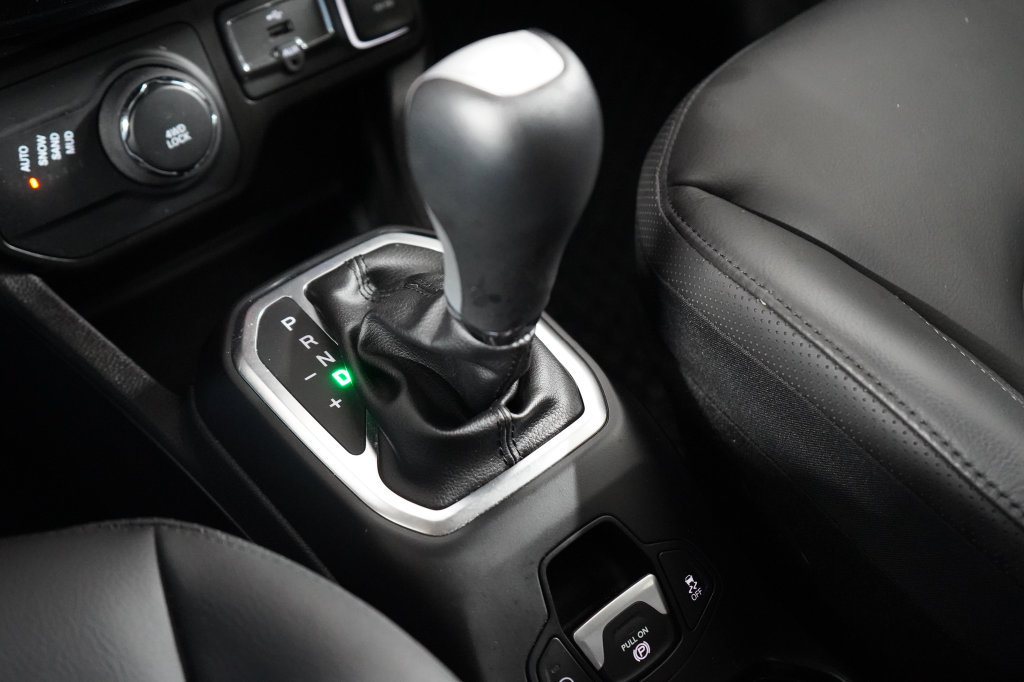 Used 2023 Jeep Renegade Limited AWD/4WD image 27