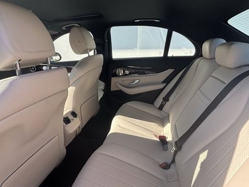 Used 2022 Mercedes-Benz E 350 4MATIC Sedan image 11
