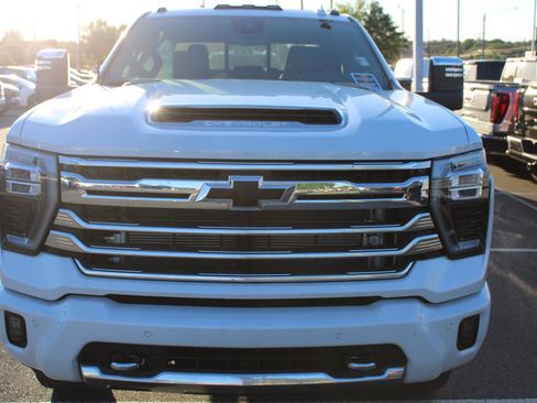 Used 2026 Chevrolet Silverado 3500 High Country w/ High Country Premium Package AWD/4WD image 2