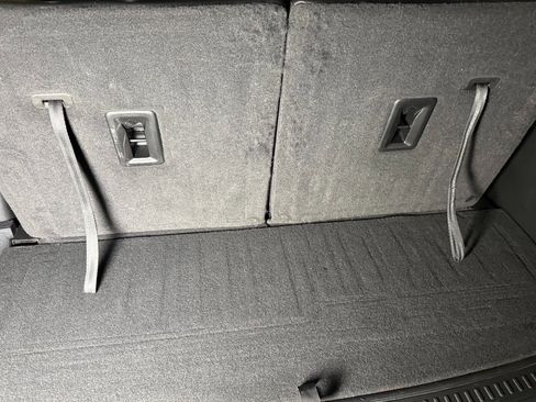 Used 2020 GMC Acadia SLT w/ Premium Package image 24