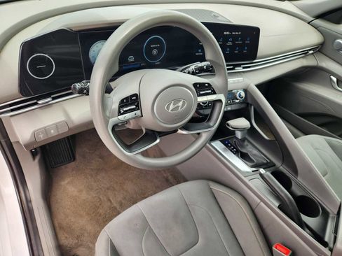Used 2024 Hyundai Elantra SEL FWD image 2