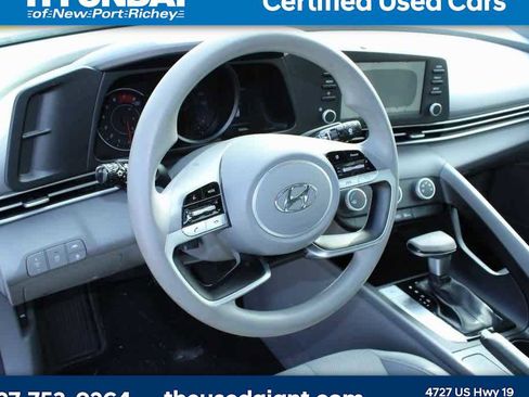 Used 2021 Hyundai Elantra SE w/ Cargo Package image 10