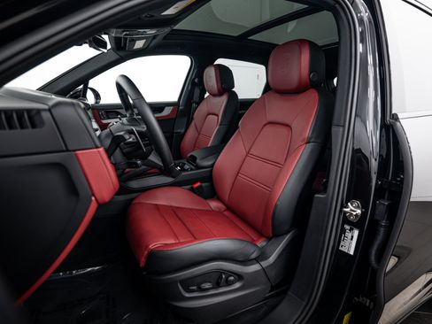 Certified 2026 Porsche Cayenne AWD/4WD image 5