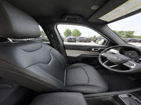 Used 2025 Jeep Compass Limited AWD/4WD image 10
