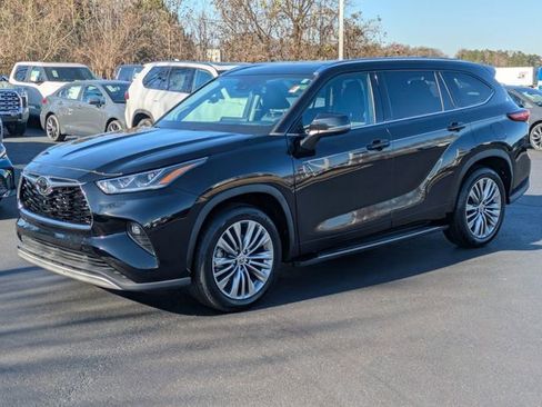 Certified 2022 Toyota Highlander Platinum image 8
