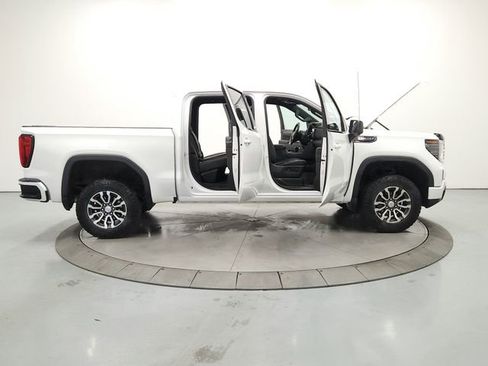Used 2023 GMC Sierra 1500 AT4 w/ AT4 Preferred Package AWD/4WD image 16