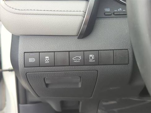 Used 2023 Toyota Camry SE FWD image 12