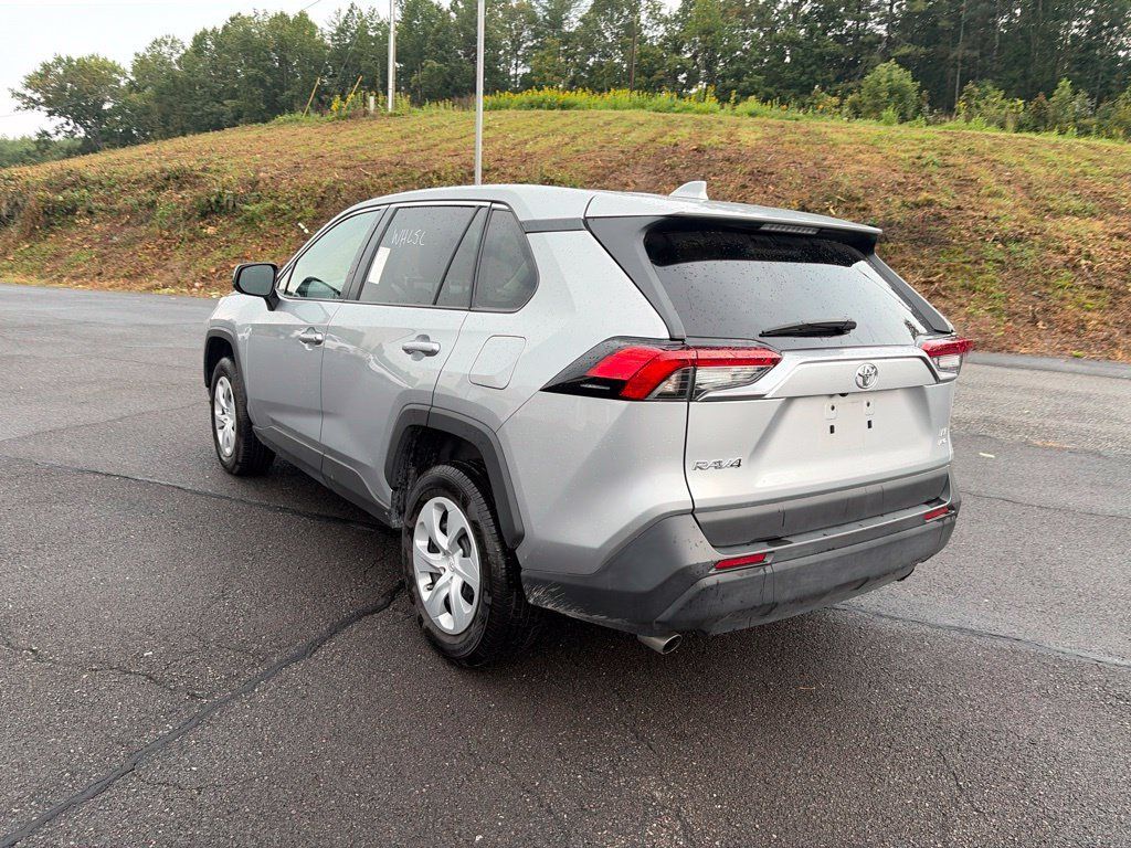 Used 2025 Toyota RAV4 LE AWD/4WD image 7