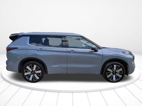 New 2026 Mitsubishi Outlander SEL image 3