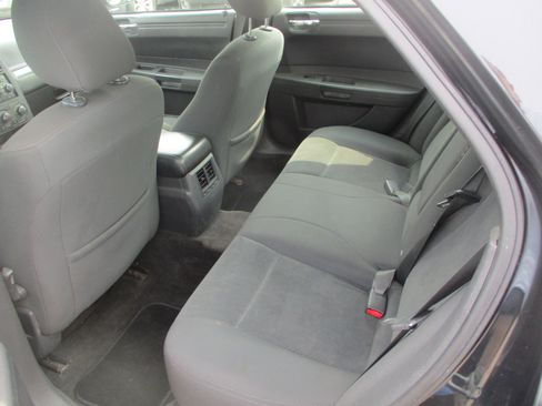 Used 2008 Chrysler 300 LX image 9