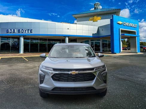 New 2026 Chevrolet Trax LS w/ LS Convenience Package FWD image 10