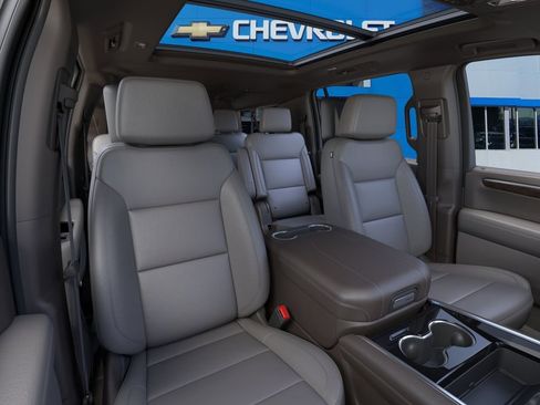 New 2026 Chevrolet Suburban Z71 AWD/4WD image 16