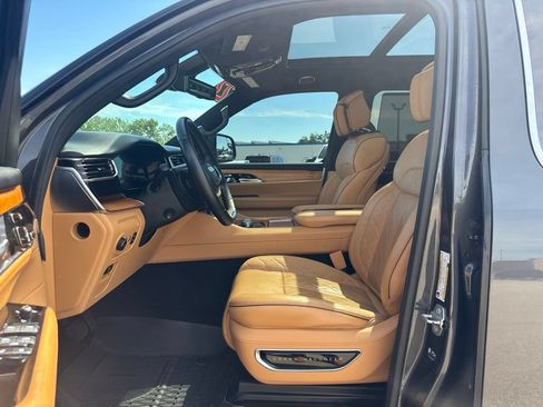 Used 2022 Jeep Grand Wagoneer Series III AWD/4WD image 12