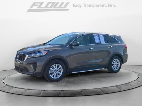 Used 2019 Kia Sorento FWD V6 image 4