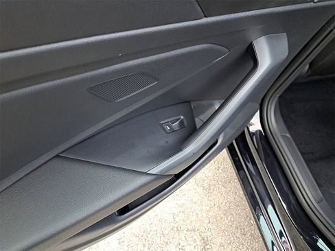 Certified 2022 Volkswagen Jetta SE image 12