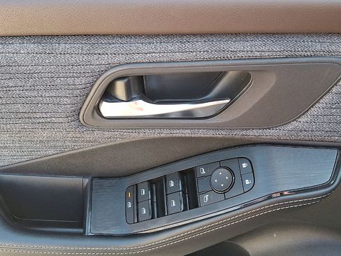 Certified 2023 Nissan Rogue SV image 10