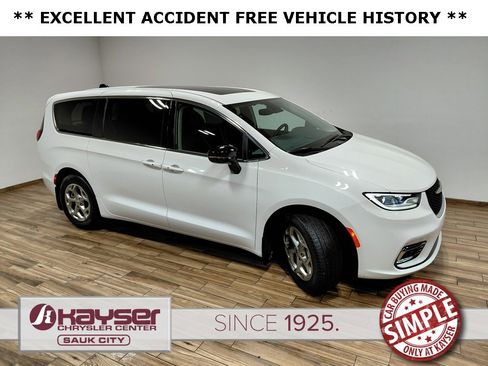 Certified 2024 Chrysler Pacifica Limited image 32