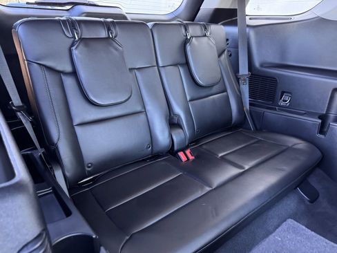 Used 2022 Ford Explorer XLT w/ Equipment Group 202A image 12