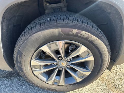 Used 2025 Chevrolet Equinox LT w/ Convenience Package II image 10