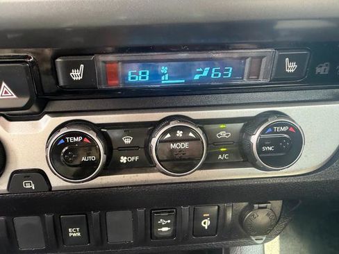 Used 2016 Toyota Tacoma Limited image 13