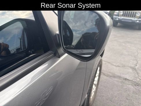 Used 2022 Nissan Frontier SV AWD/4WD image 29
