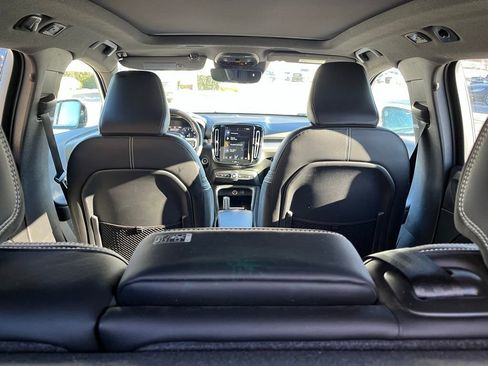 Used 2019 Volvo XC40 T5 R-Design image 30