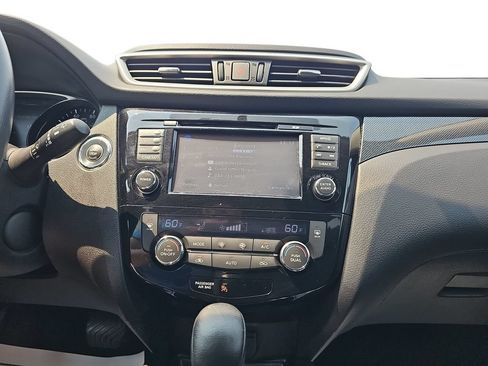 Used 2016 Nissan Rogue SL w/ SL Premium Package FWD image 20