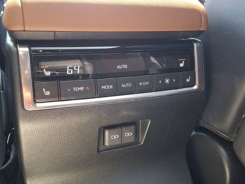 Used 2024 Lexus GX 550 w/ Accessory Package (2T) AWD/4WD image 14