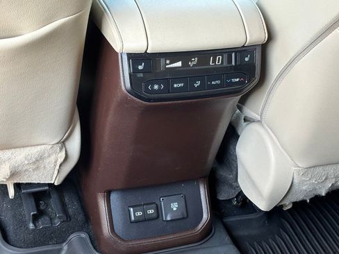 Used 2022 Toyota Highlander Platinum AWD/4WD image 16