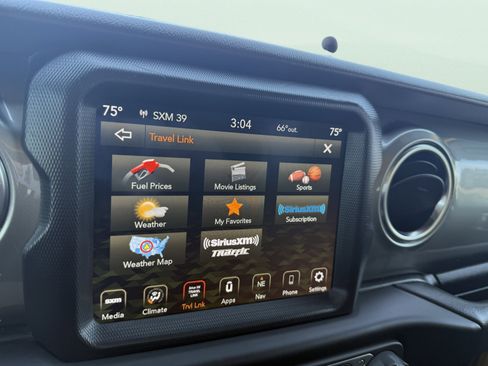 Used 2021 Jeep Wrangler Unlimited Sahara w/ Dual Top Group AWD/4WD image 22