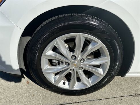 Used 2024 Chevrolet Malibu LT image 19