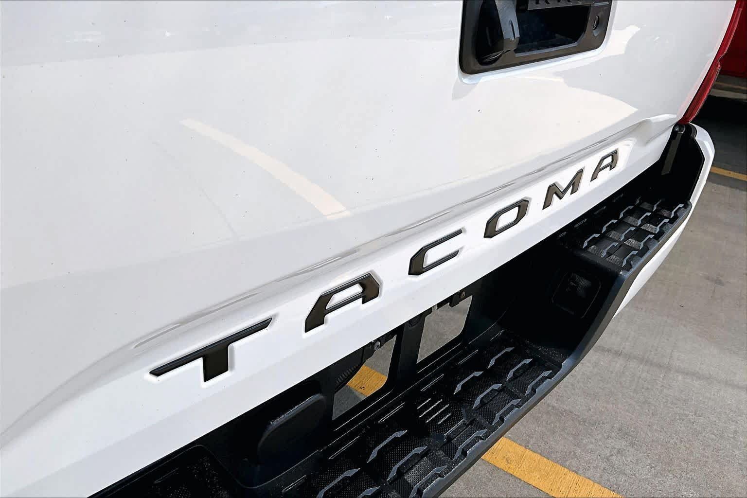 Used 2018 Toyota Tacoma SR w/ SR Convenience Package RWD image 29