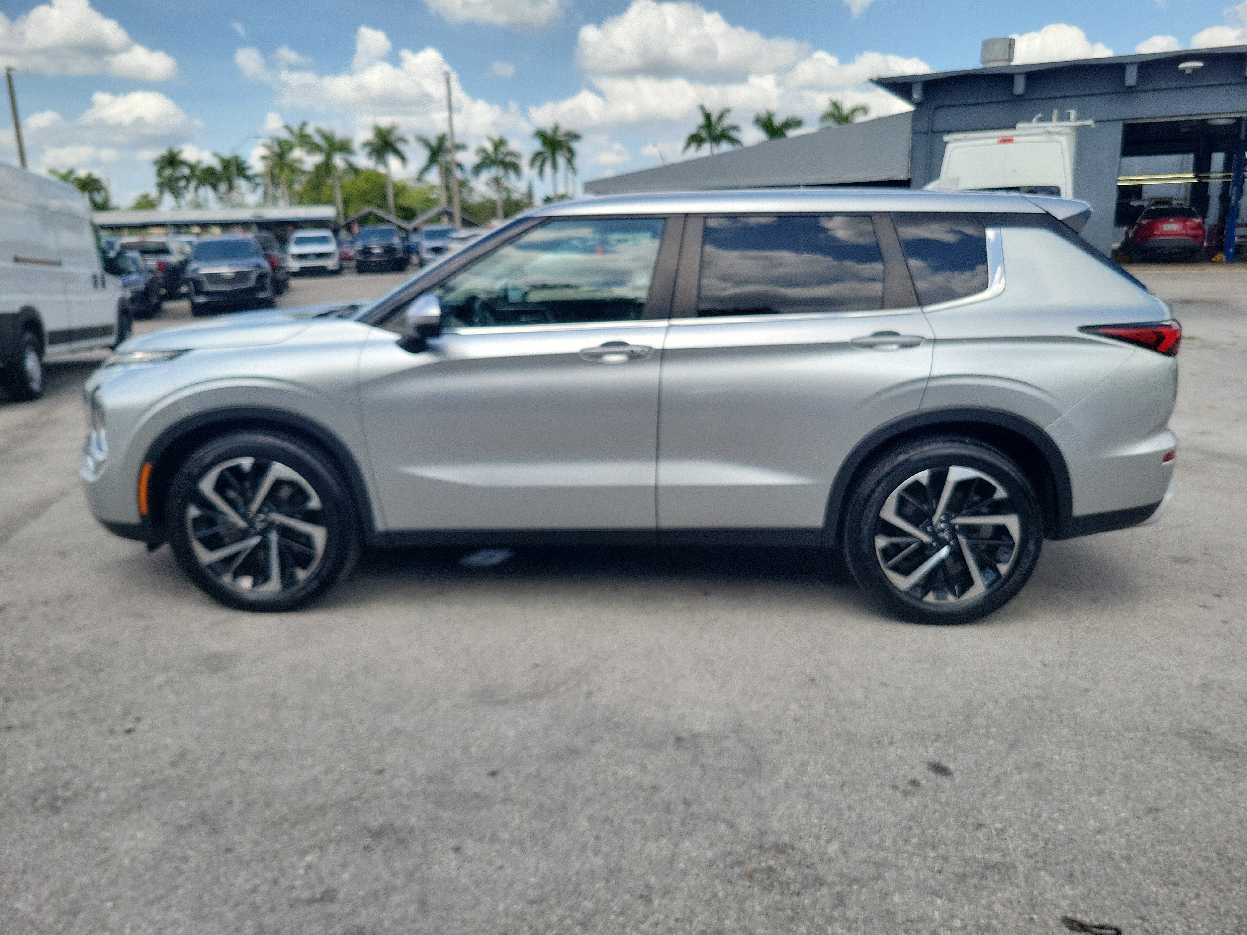 Used 2024 Mitsubishi Outlander SE FWD image 8