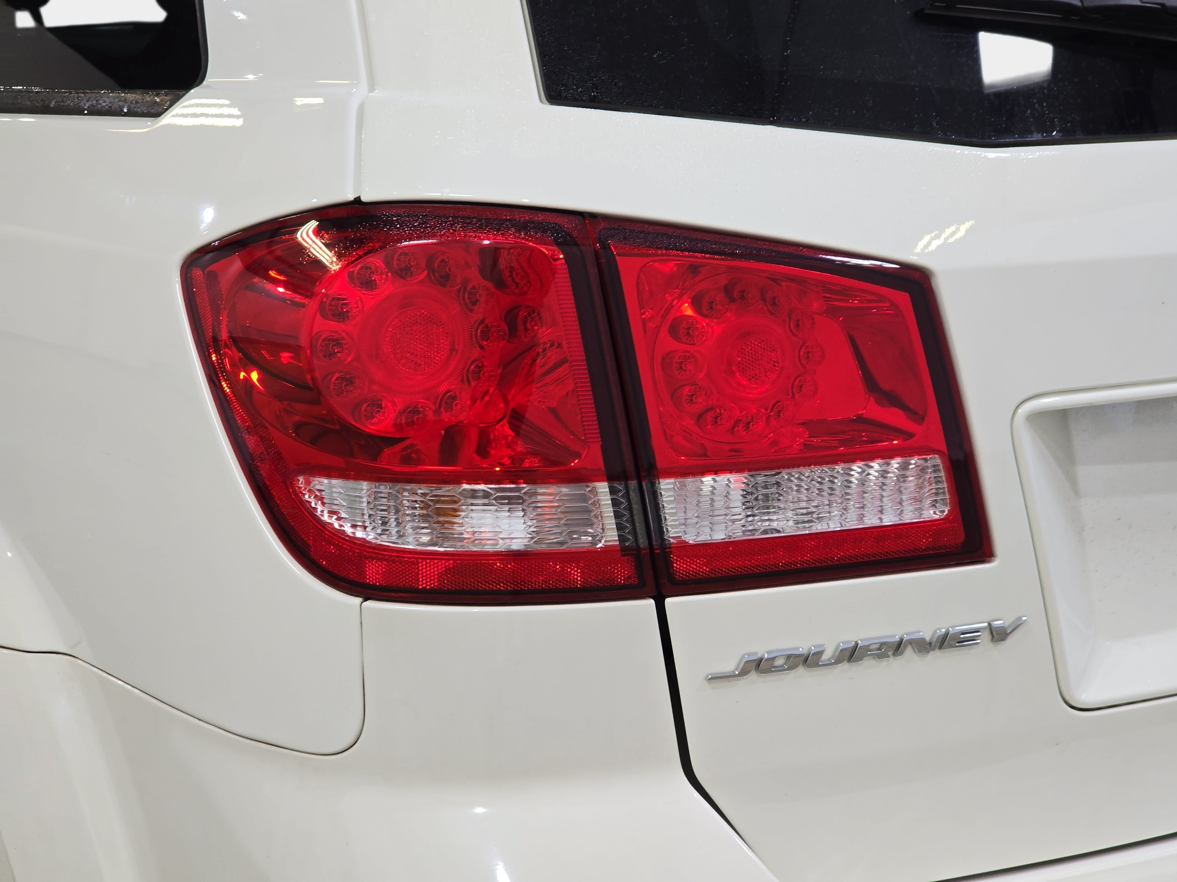 Used 2019 Dodge Journey SE w/ Premium Group FWD image 11