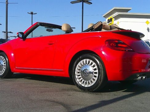 Used 2013 Volkswagen Beetle 2.5 FWD image 4