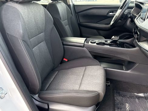 Used 2025 Nissan Rogue SV AWD/4WD image 17