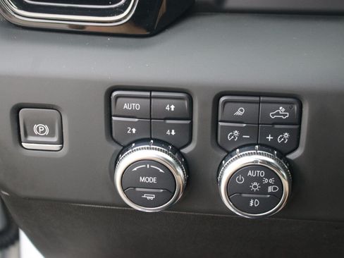 Used 2024 GMC Sierra 3500 AT4 w/ AT4 Premium Plus Package AWD/4WD image 30