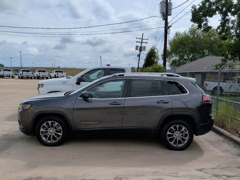 Used 2019 Jeep Cherokee Latitude Plus w/ Comfort/Convenience Group FWD image 5