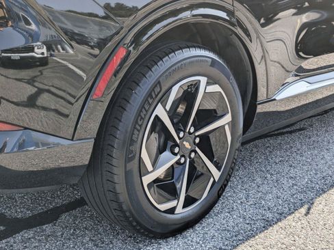 Certified 2024 Chevrolet Equinox EV LT FWD image 32