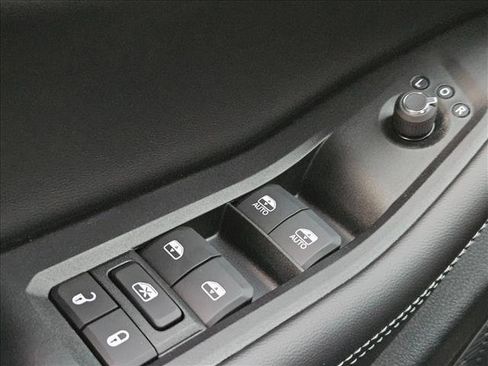 New 2025 Jeep Grand Cherokee Altitude image 14