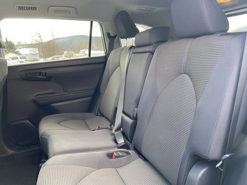 Used 2024 Toyota Highlander LE image 25