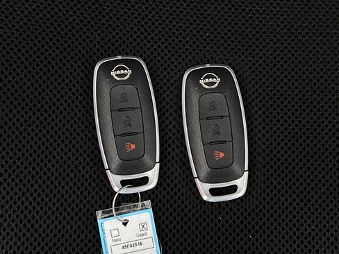 Used 2025 Nissan Kicks SR w/ Interior Electronics Package image 10