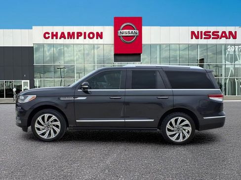 Used 2023 Lincoln Navigator Reserve image 4