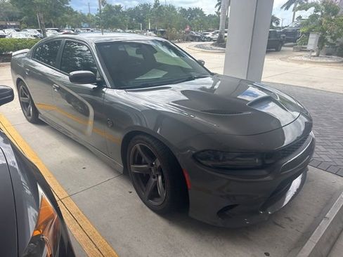 Used 2018 Dodge Charger SRT Hellcat RWD image 5