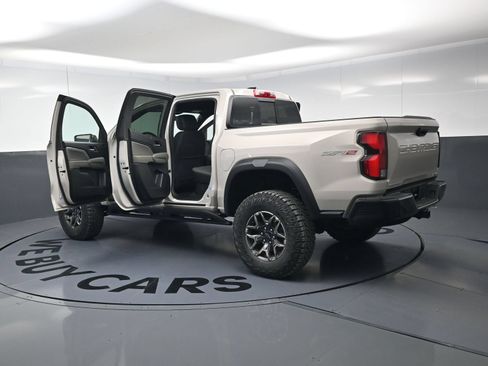 Used 2026 Chevrolet Colorado ZR2 w/ Technology Package AWD/4WD image 30