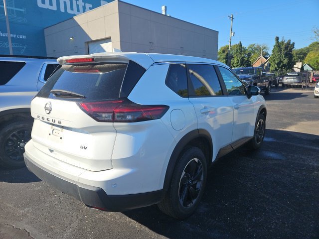 Used 2024 Nissan Rogue SV FWD image 3