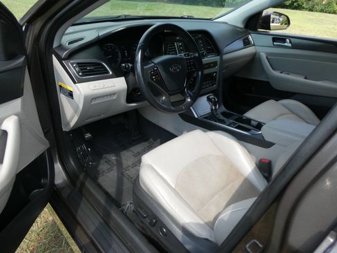 Used 2015 Hyundai Sonata Sport w/ Option Group 03 image 8