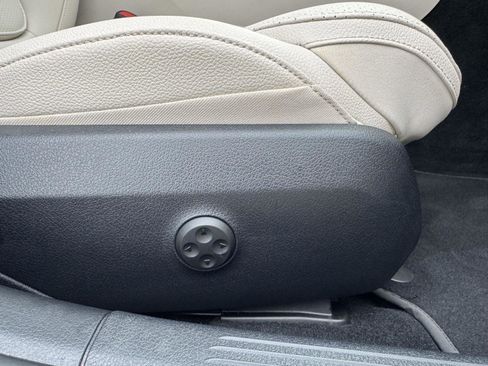 Certified 2025 Mercedes-Benz C 300 Sedan image 32