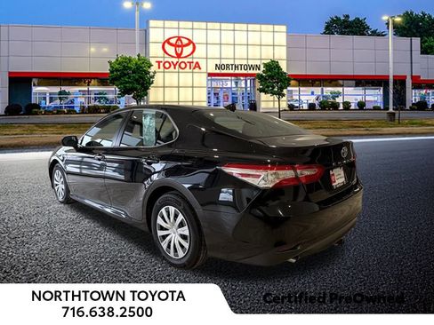 Used 2020 Toyota Camry LE image 3